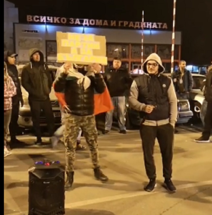 Скандал сред протестиращите: Наричат "Божидар" от "Шоуто на Слави" предател