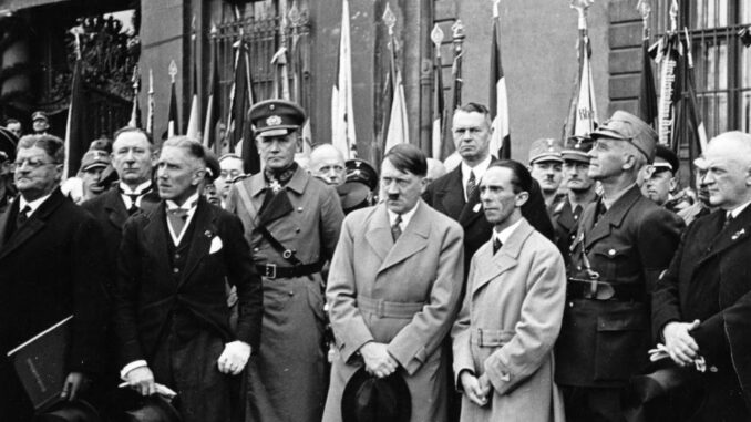 Адолф Хитлер